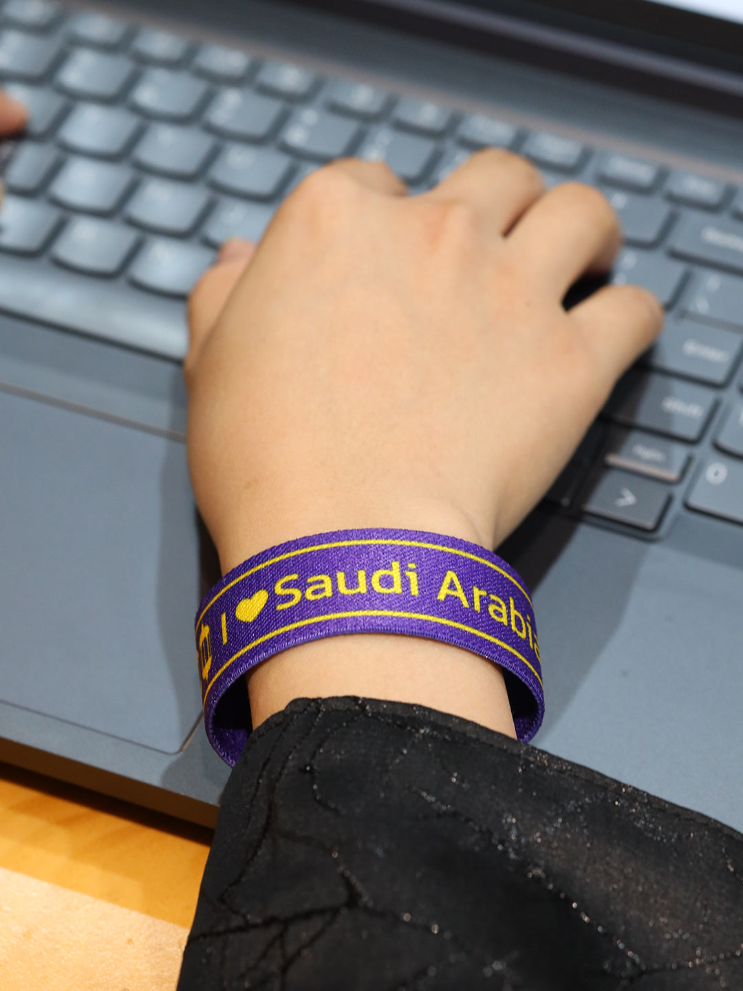 Muslim NFC Hadith Bracelet for Gift Giving | Tourist souvenirs and gifts from Saudi Arabia | Islamic NFC bracelet | Daily Hadith via NFC